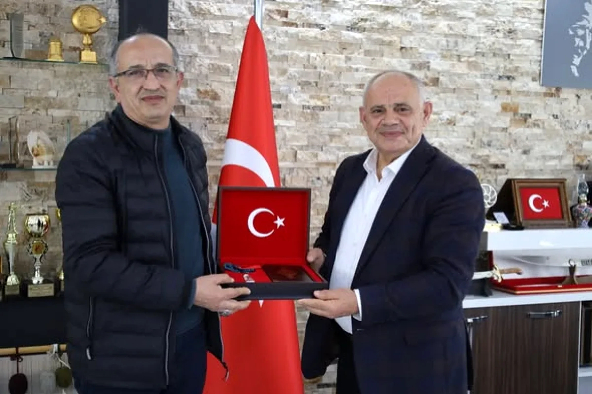 Yahyalı'da Okul Bahçesi Yenilendi: Öğrenciler İçin Daha Güvenli Eğitim Ortamı Yahyalı'da Okul Bahçesi Yenilendi: Öğrenciler İçin Daha Güvenli Eğitim Ortamı