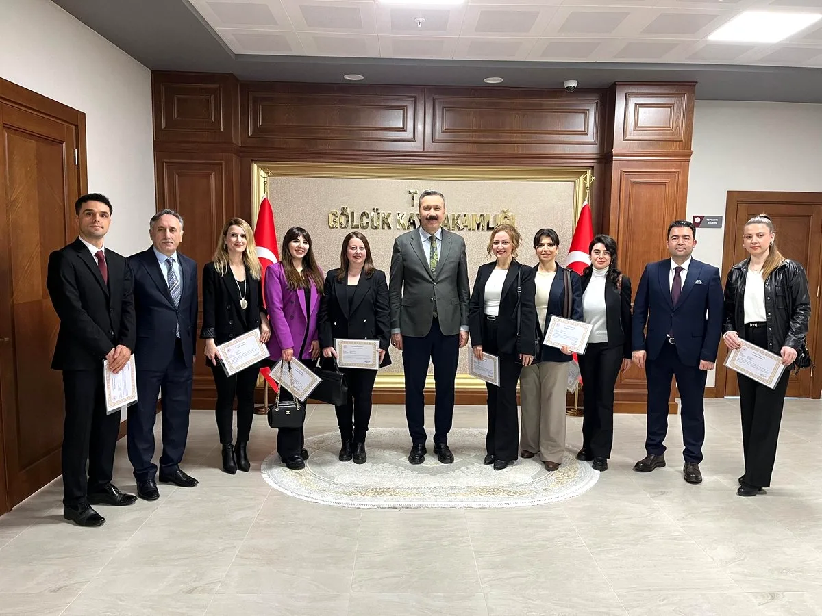 Gölcük'te Öğretmenlere Başarı Belgeleri Takdim Edildi Gölcük'te Öğretmenlere Başarı Belgeleri Takdim Edildi