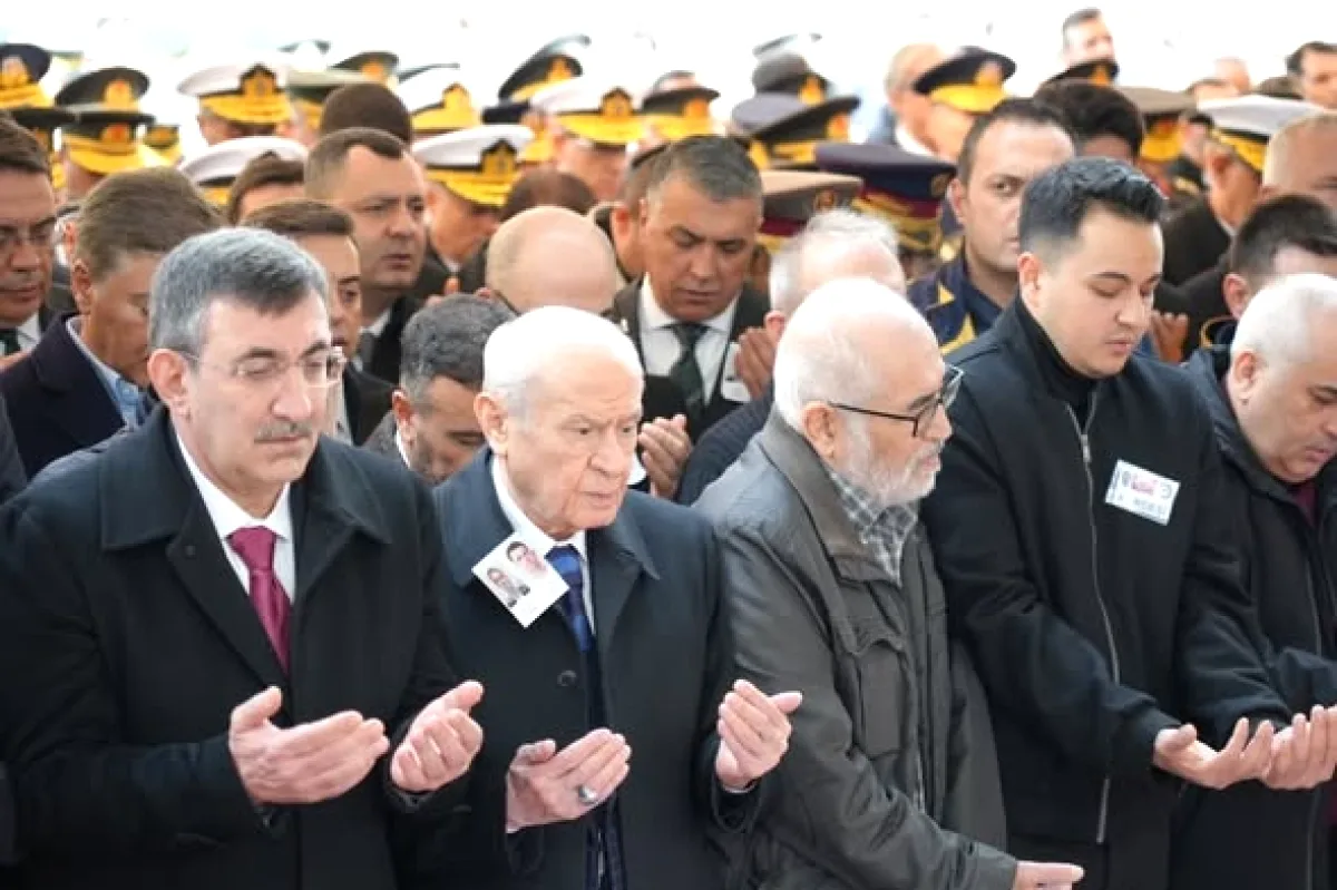 MHP'li Yıldırım: "Korkma, Şafaklarımızda Yüzen Al Sancak Sönemez" MHP'li Yıldırım: "Korkma, Şafaklarımızda Yüzen Al Sancak Sönemez"