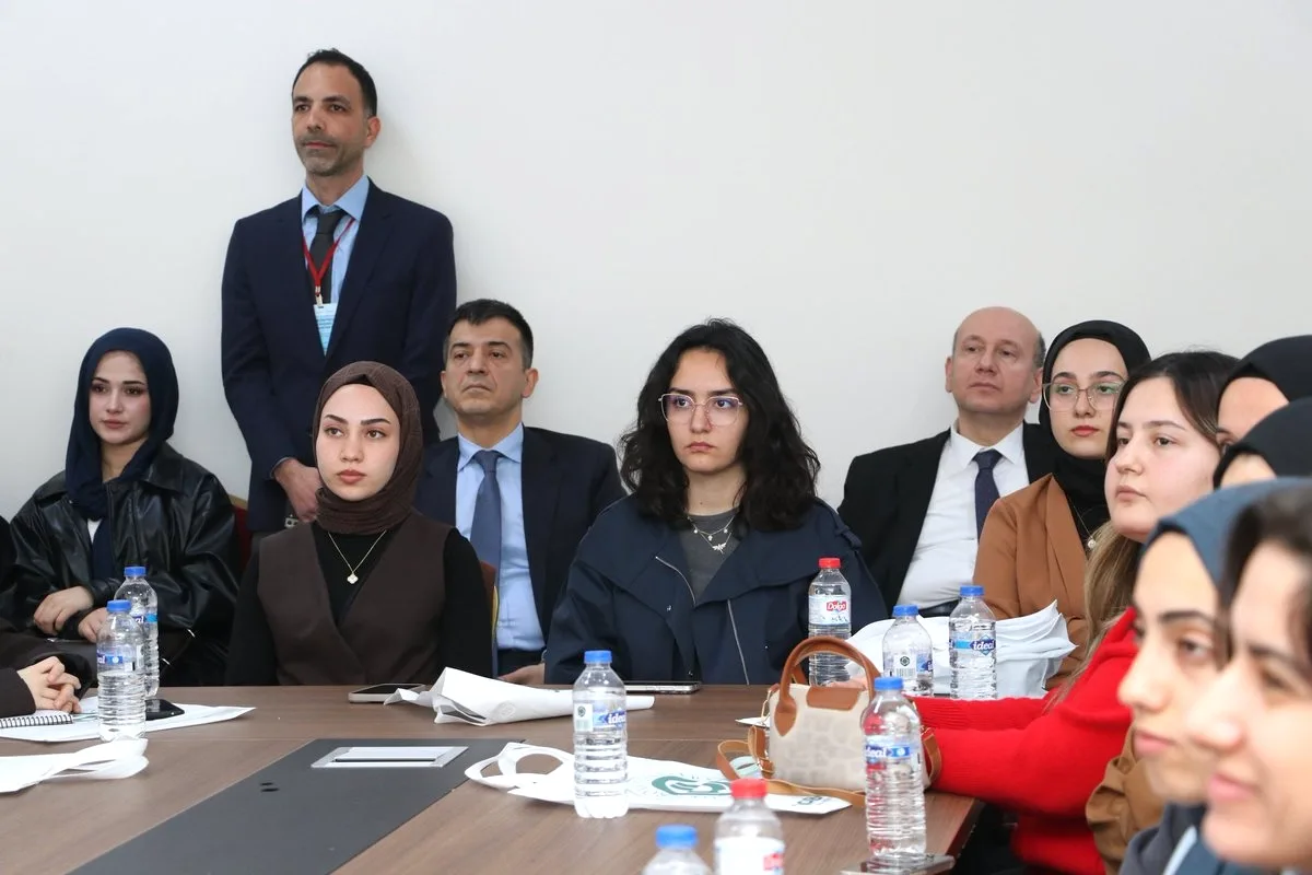Adana'da İş Arama ve Mülakat Teknikleri Atölyesi Düzenlendi Adana'da İş Arama ve Mülakat Teknikleri Atölyesi Düzenlendi