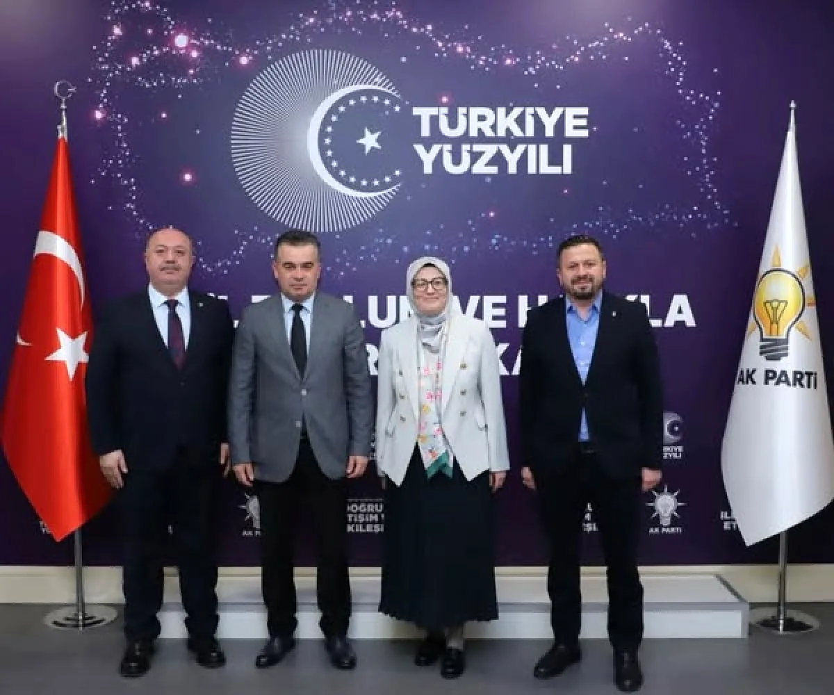 AK Parti Balıkesir Heyeti, Belgin Uygur'u Ziyaret Etti AK Parti Balıkesir Heyeti, Belgin Uygur'u Ziyaret Etti