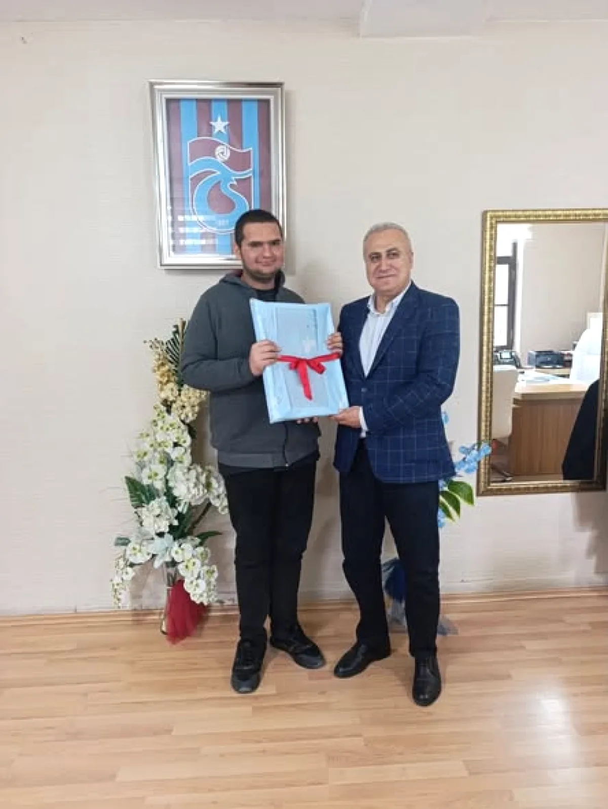 Otizm Farkındalık Günü'nde Özel Bir Hediye: Yücel ÜNAL'ın Resmi Otizm Farkındalık Günü'nde Özel Bir Hediye: Yücel ÜNAL'ın Resmi