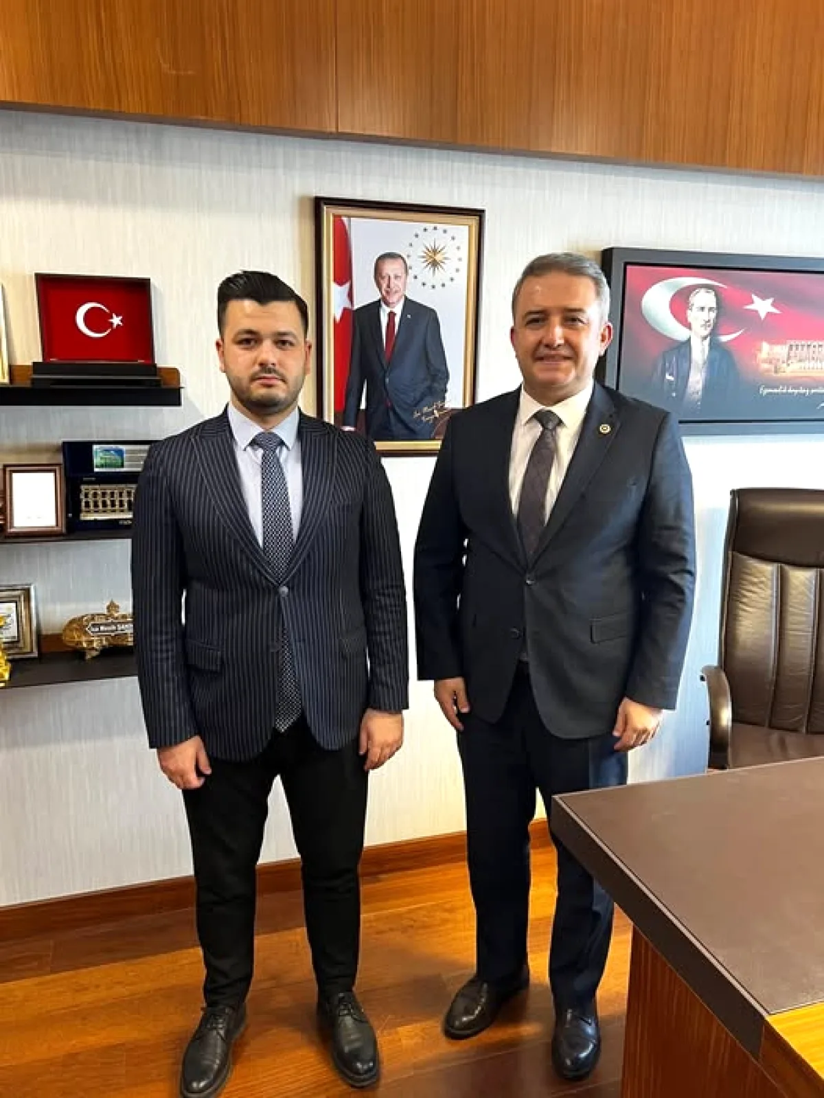 Gelecek Partisi Milletvekili'nden Genç Avukata Tebrik Gelecek Partisi Milletvekili'nden Genç Avukata Tebrik