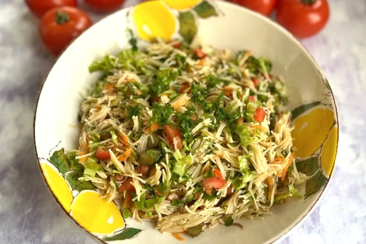 Saçaklı Salata Tarifi: Tel Şehriyenin Sırrıyla Doyurucu Lezzet Saçaklı Salata Tarifi: Tel Şehriyenin Sırrıyla Doyurucu Lezzet