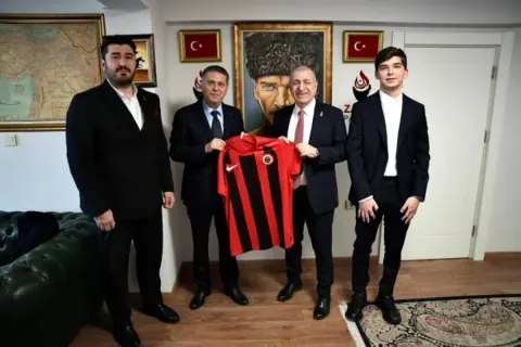 Gençlerbirliği Başkanı Çakmak'tan Ümit Özdağ'a Nezaket Ziyareti