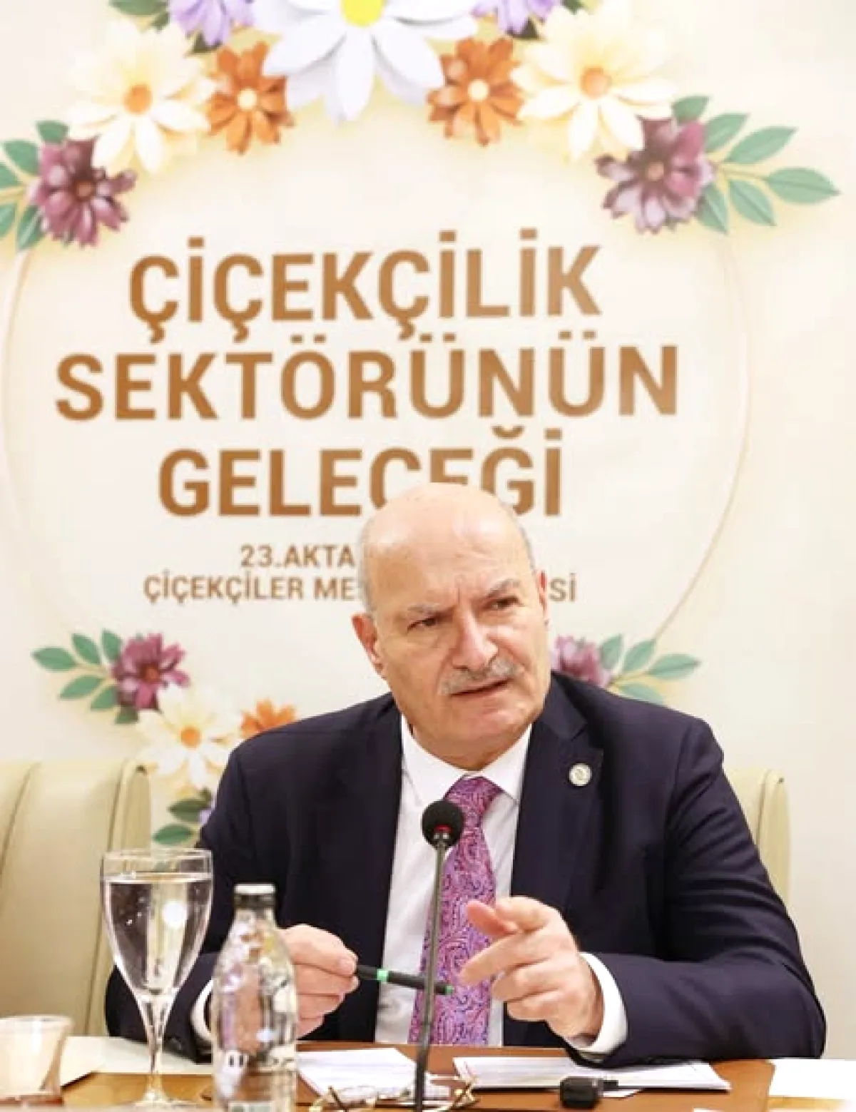 Ankara'da Çiçekçilik Sektörü Toplantısı: Sorunlar ve Çözüm Önerileri Ankara'da Çiçekçilik Sektörü Toplantısı: Sorunlar ve Çözüm Önerileri