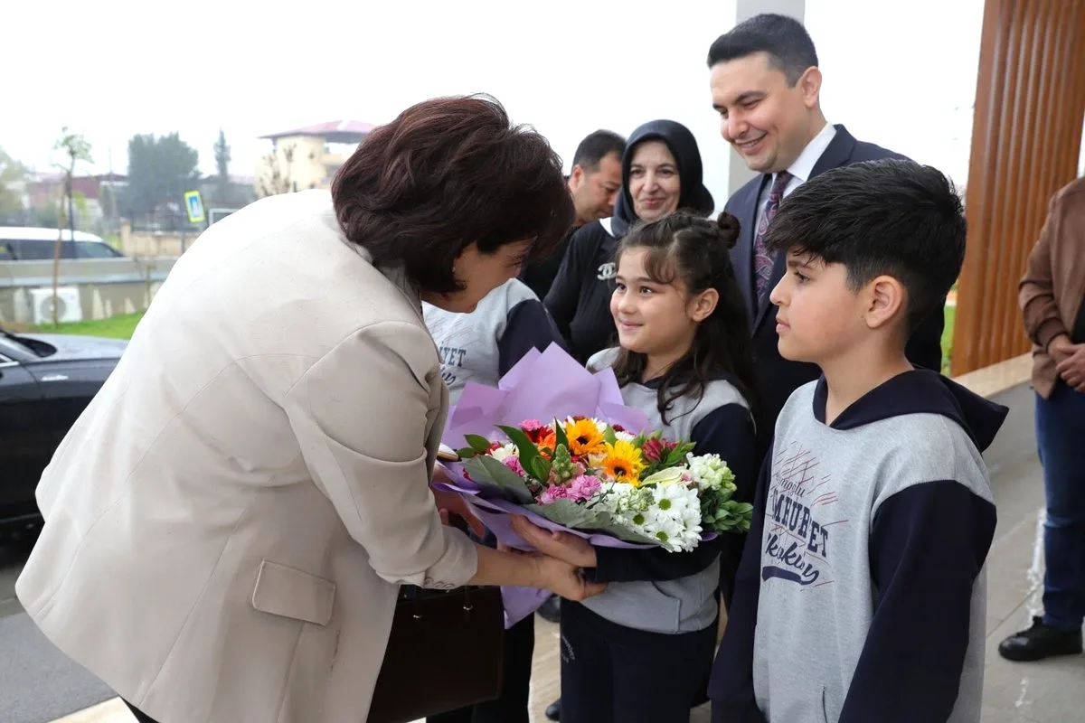 İmamoğlu'da Protokol Ziyareti: Eğitim ve Sosyal Hizmetler Masaya Yatırıldı İmamoğlu'da Protokol Ziyareti: Eğitim ve Sosyal Hizmetler Masaya Yatırıldı