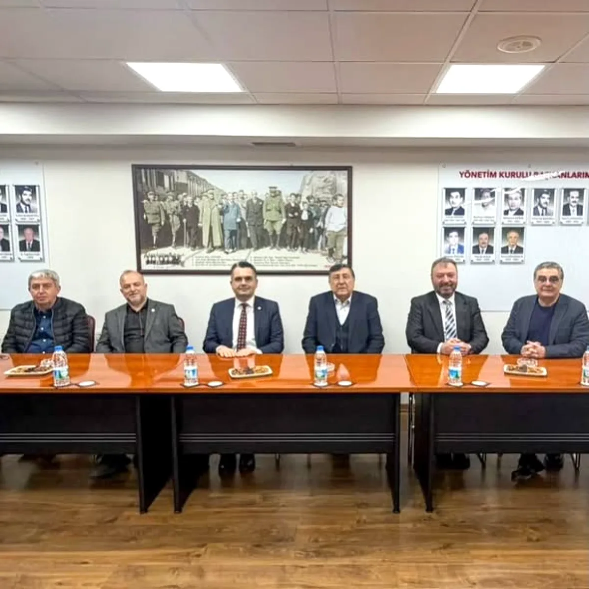İYİ Parti Heyeti Balıkesir Ticaret Borsası'nı Ziyaret Etti İYİ Parti Heyeti Balıkesir Ticaret Borsası'nı Ziyaret Etti