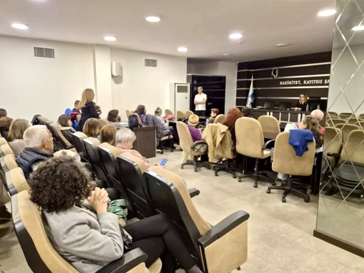 Kuşaklar Arası Çatışmanın Psikolojik Kökenleri: Narlıdere'de Uzmanlar Anlattı Kuşaklar Arası Çatışmanın Psikolojik Kökenleri: Narlıdere'de Uzmanlar Anlattı