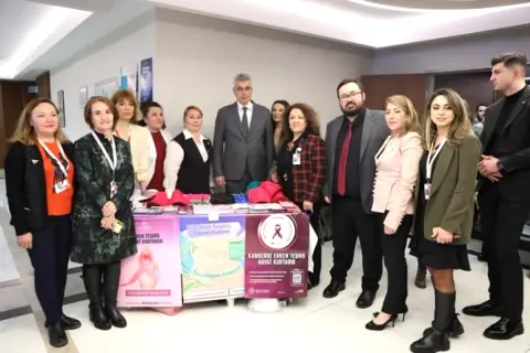 Sağlık Bakanı Memişoğlu, Kanser Farkındalık Standını Ziyaret Etti