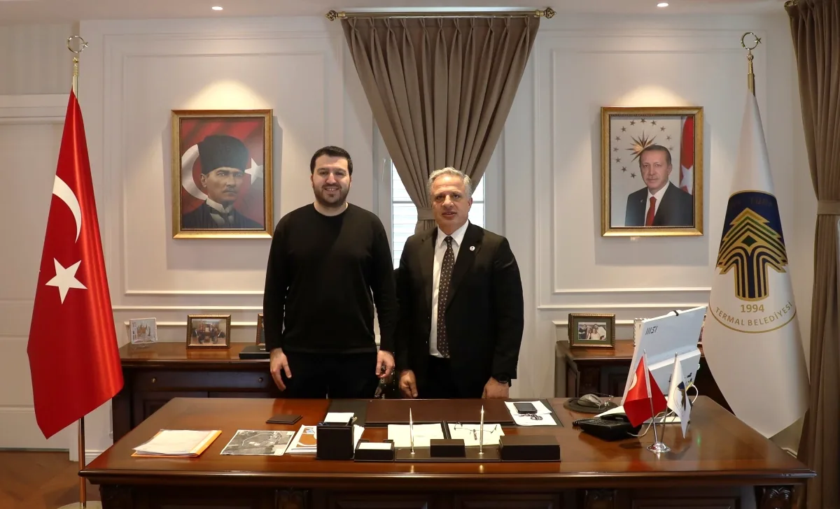 Seçkin Askere Gitmeden Önce Belediye Başkanı Acar'ı Ziyaret Etti Seçkin Askere Gitmeden Önce Belediye Başkanı Acar'ı Ziyaret Etti