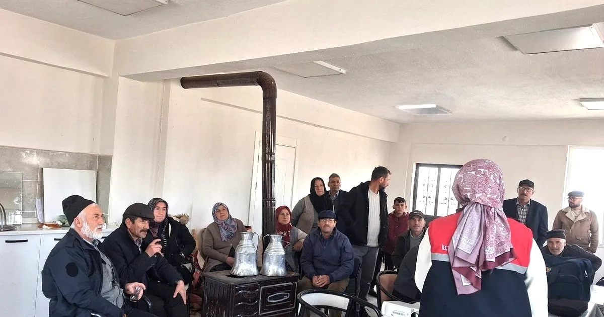 Afyonkarahisar'da B Reçete Eğitimleri: Çiftçilere Hayati Bilgiler Afyonkarahisar'da B Reçete Eğitimleri: Çiftçilere Hayati Bilgiler