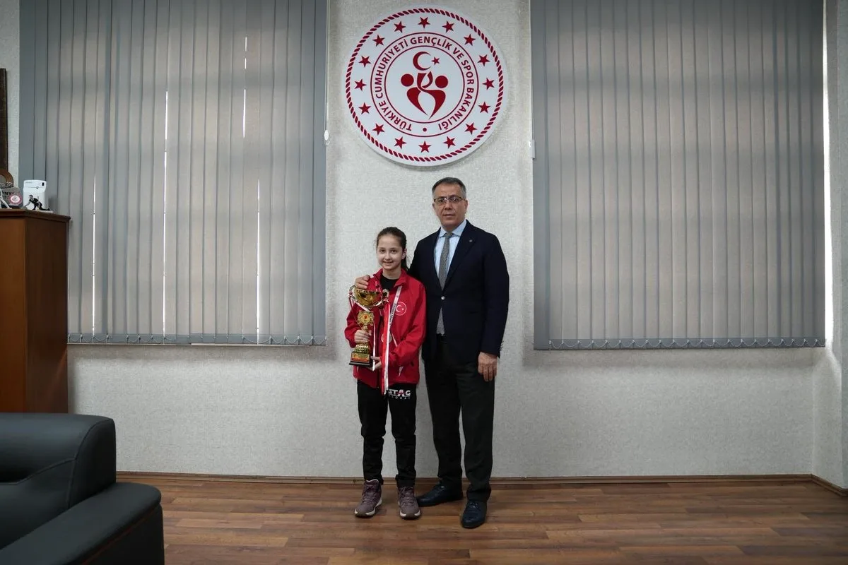 Defne Üzümcü'ye Altın Madalya: Konya'dan Balkan ve Avrupa'ya Defne Üzümcü'ye Altın Madalya: Konya'dan Balkan ve Avrupa'ya