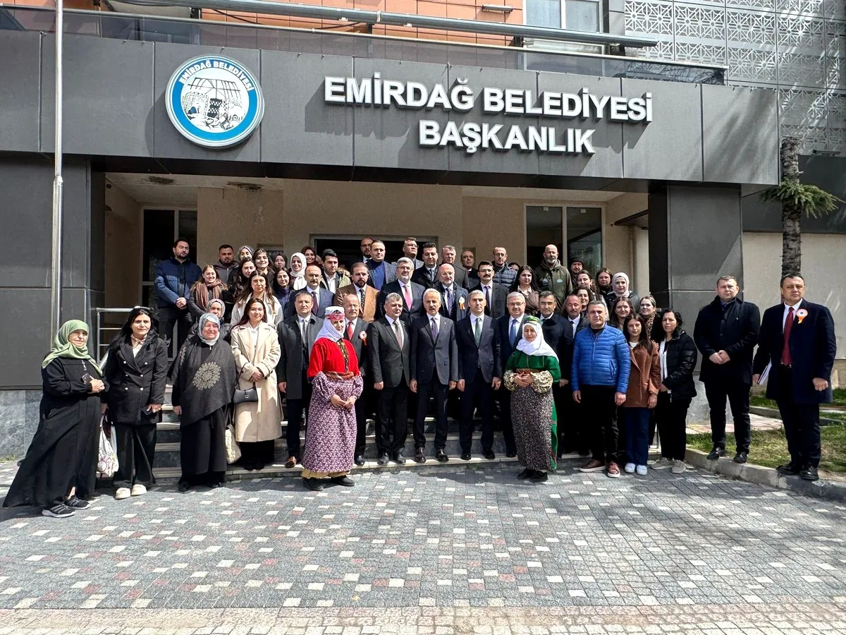 Emirdağ'da Yatırım İstişaresi: Bakan Uraloğlu ve İl Protokolü Belediyede Emirdağ'da Yatırım İstişaresi: Bakan Uraloğlu ve İl Protokolü Belediyede