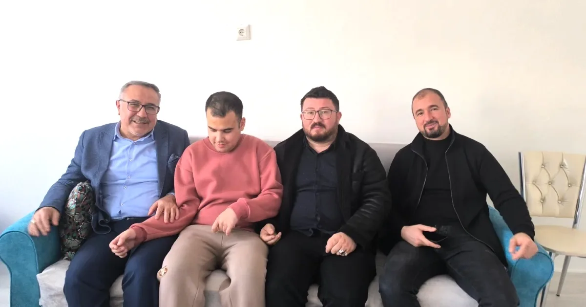 Şereflikoçhisar'da Otizm Farkındalık Günü'nde Anlamlı Ziyaret Şereflikoçhisar'da Otizm Farkındalık Günü'nde Anlamlı Ziyaret