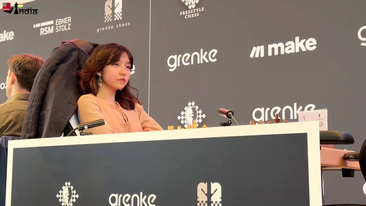 Magnus Carlsen Rakibinin Selfie'sini Engelledi: Hakem Telefonu Aldırdı Magnus Carlsen Rakibinin Selfie'sini Engelledi: Hakem Telefonu Aldırdı