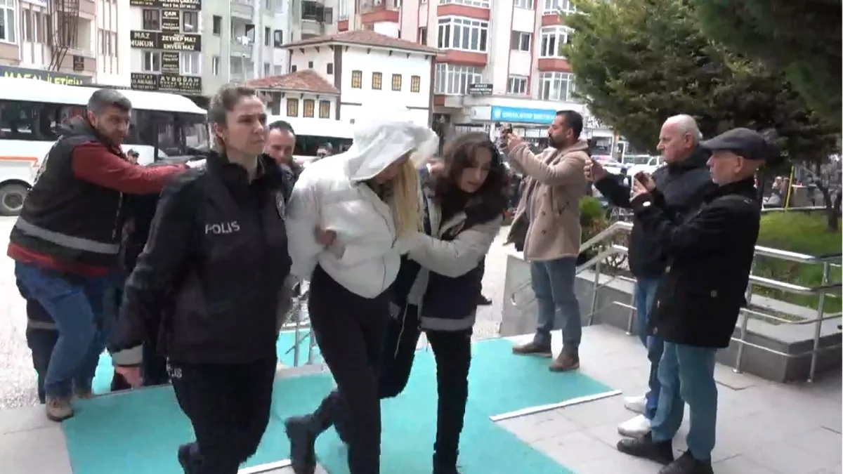 Çorum'da Sazan Sarmalı Dolandırıcılık Operasyonu: 21 Kişi Tutuklandı Çorum'da Sazan Sarmalı Dolandırıcılık Operasyonu: 21 Kişi Tutuklandı