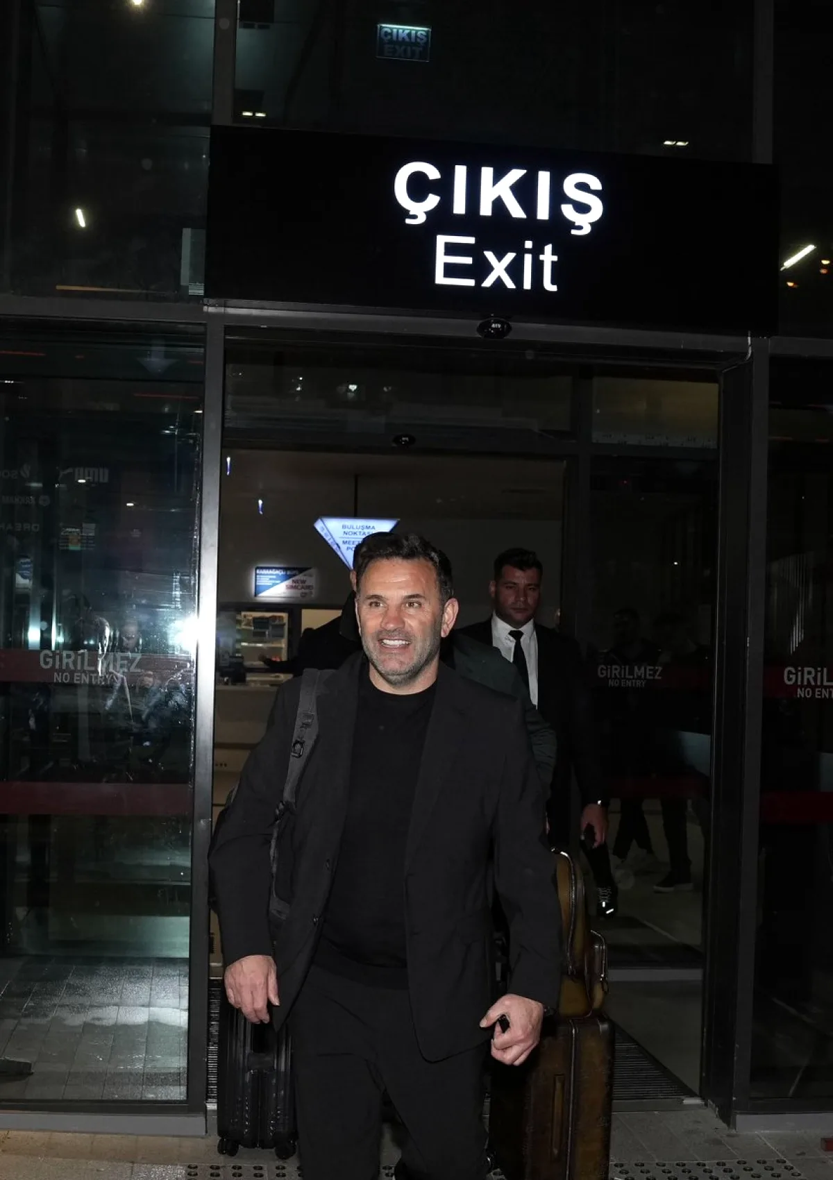 Galatasaray, THY Özel Uçuşuyla Trabzon'a İndi Galatasaray, THY Özel Uçuşuyla Trabzon'a İndi