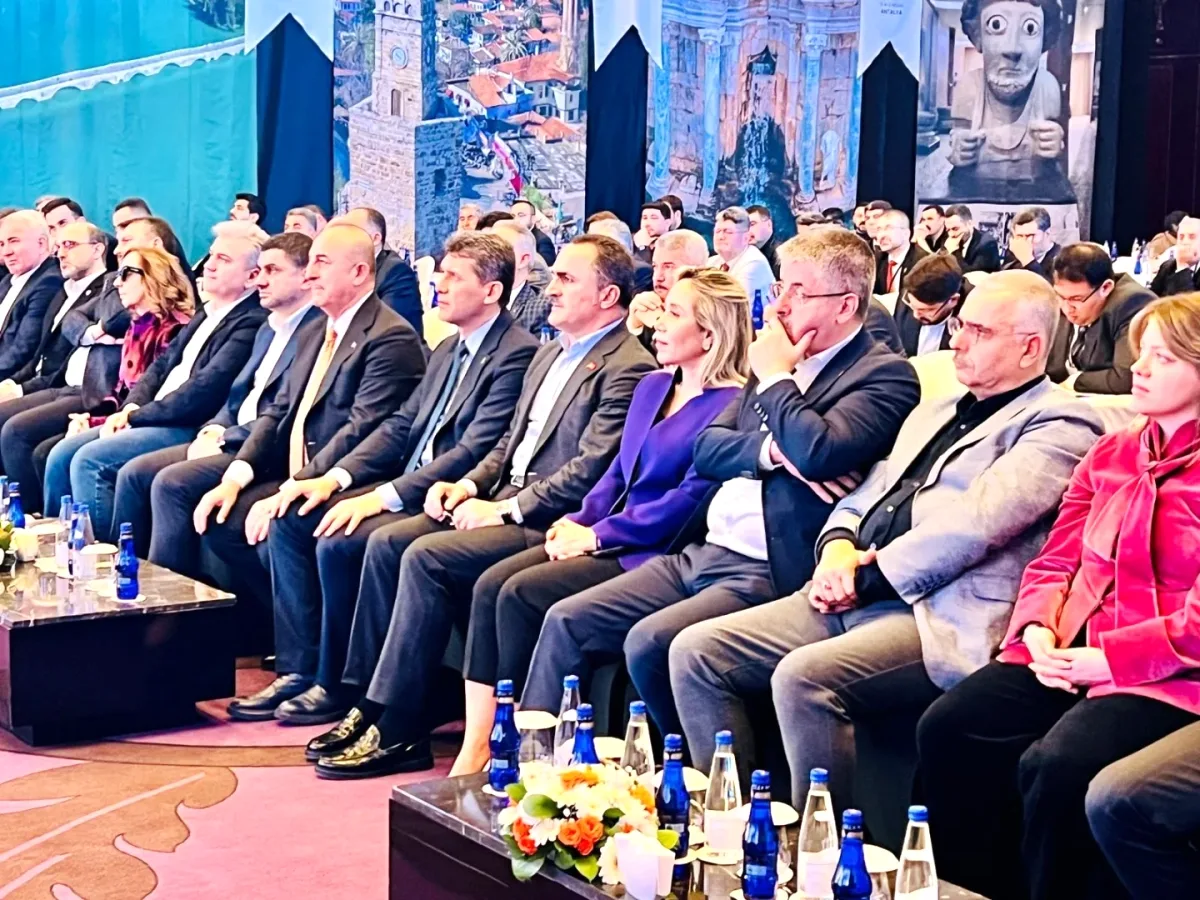 AK Parti Antalya'da Strateji Toplantısını Tamamladı: 'Güçlü Teşkilat' Hedefi AK Parti Antalya'da Strateji Toplantısını Tamamladı: 'Güçlü Teşkilat' Hedefi