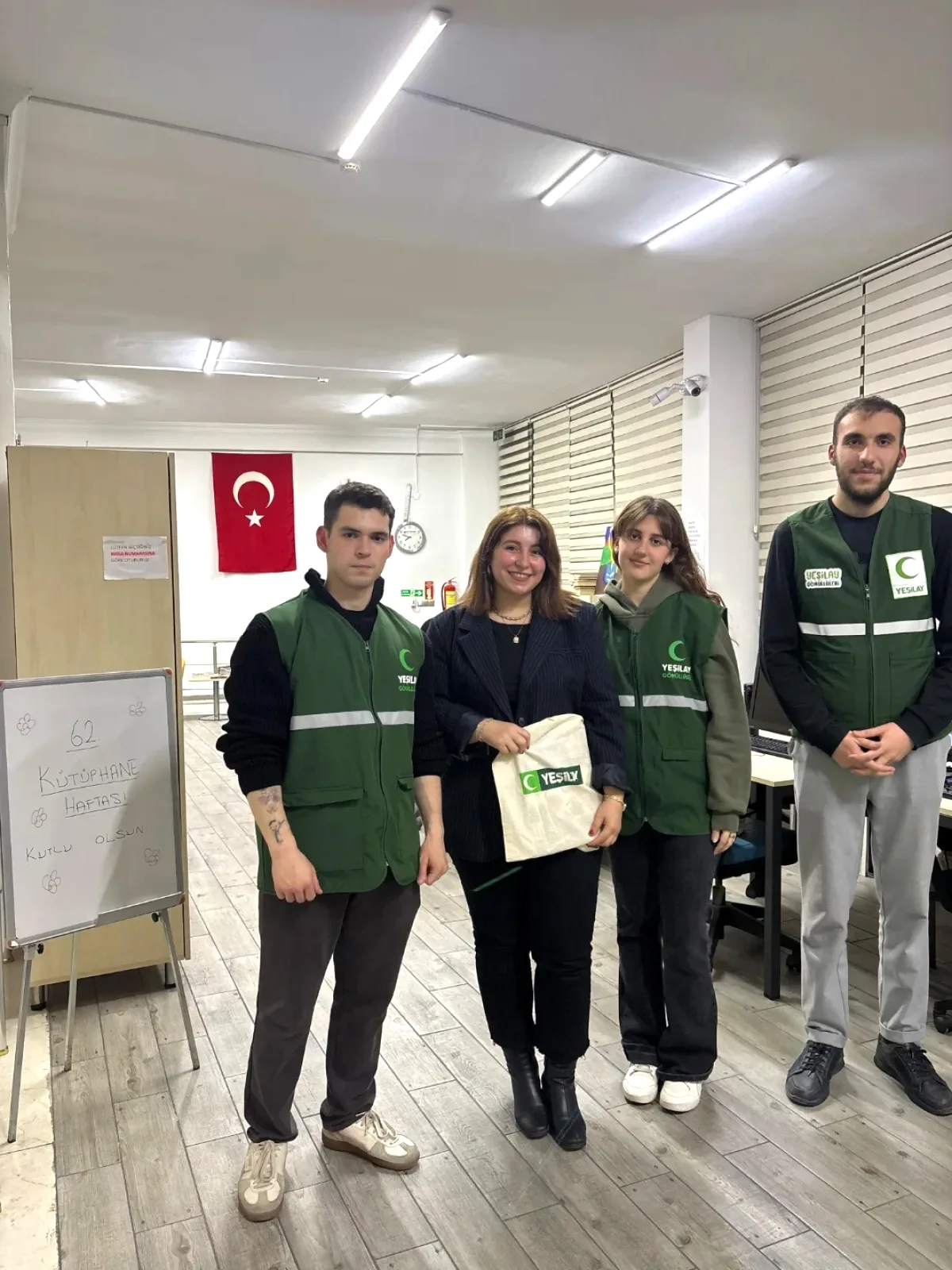 Zeytinburnu'nda Kütüphane Haftası'nda Yeşilay Farkındalığı Zeytinburnu'nda Kütüphane Haftası'nda Yeşilay Farkındalığı