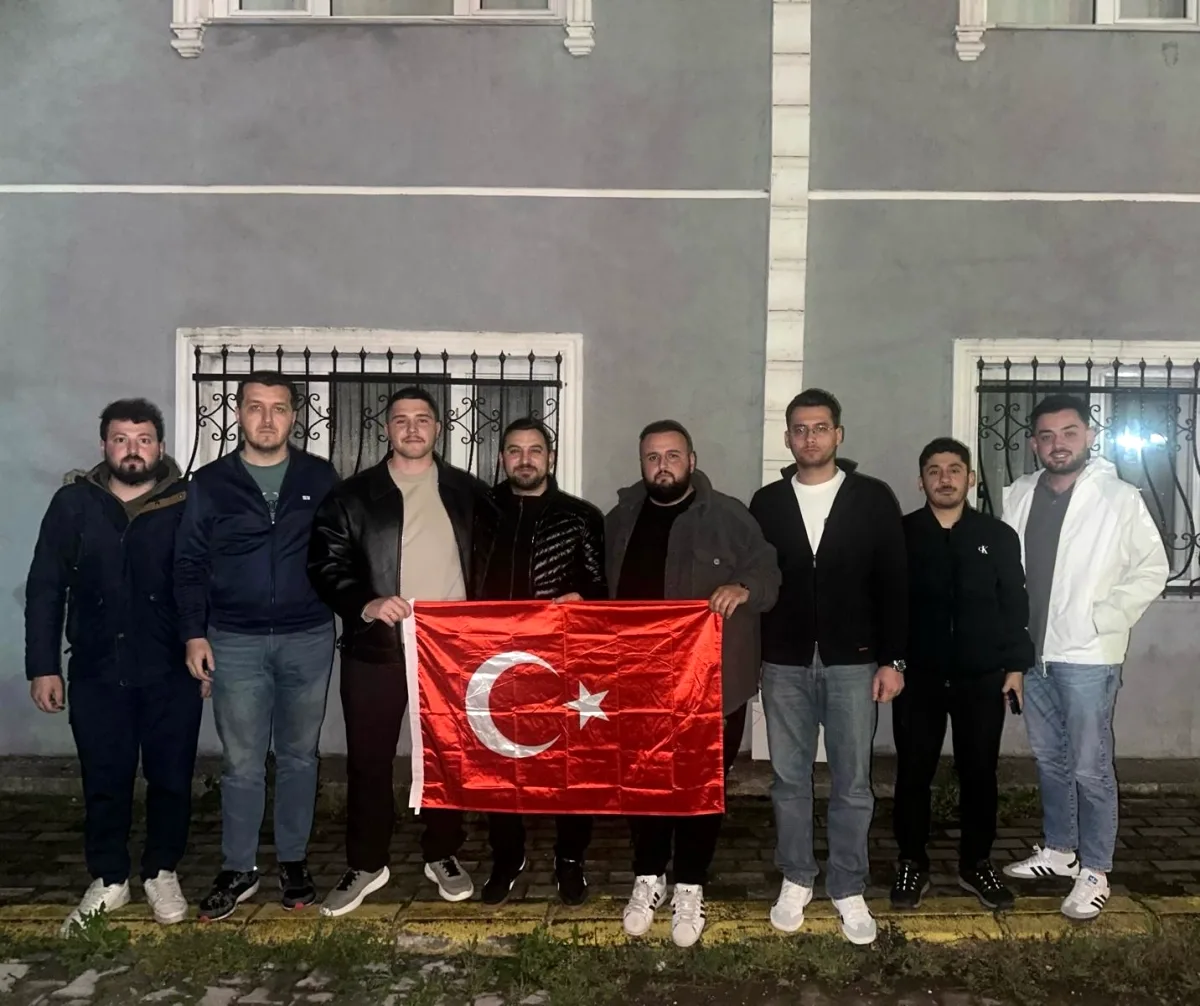 AK Genç Kartepe'den Asker Uğurlama AK Genç Kartepe'den Asker Uğurlama