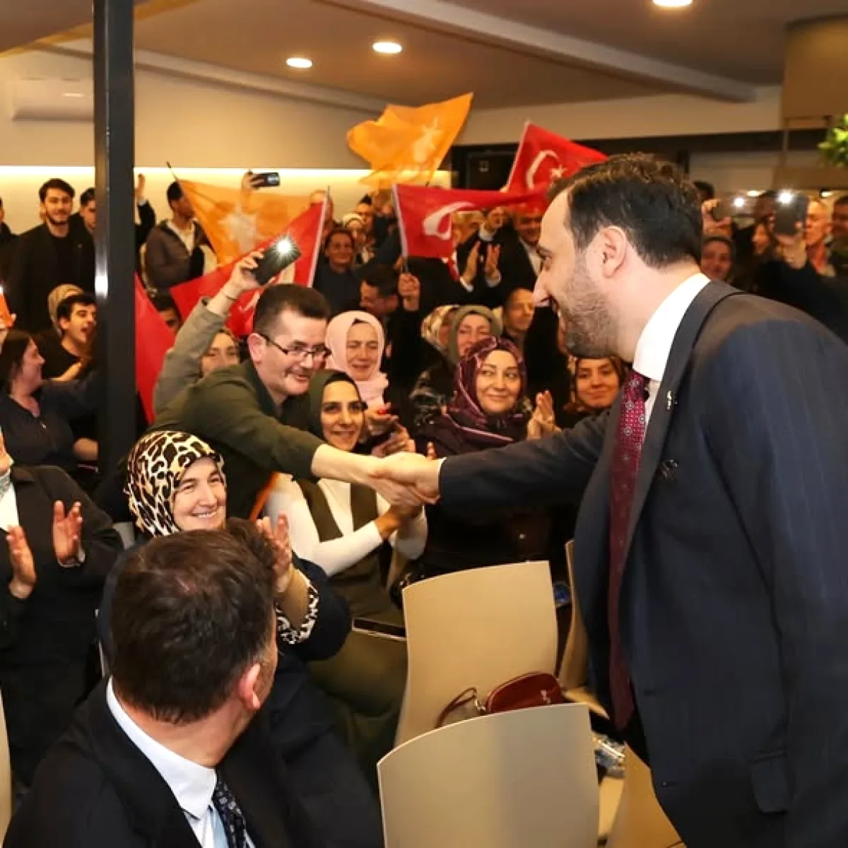 Abdullah Özdemir Sarıyer'de AK Parti Yol Arkadaşlarıyla Buluştu Abdullah Özdemir Sarıyer'de AK Parti Yol Arkadaşlarıyla Buluştu