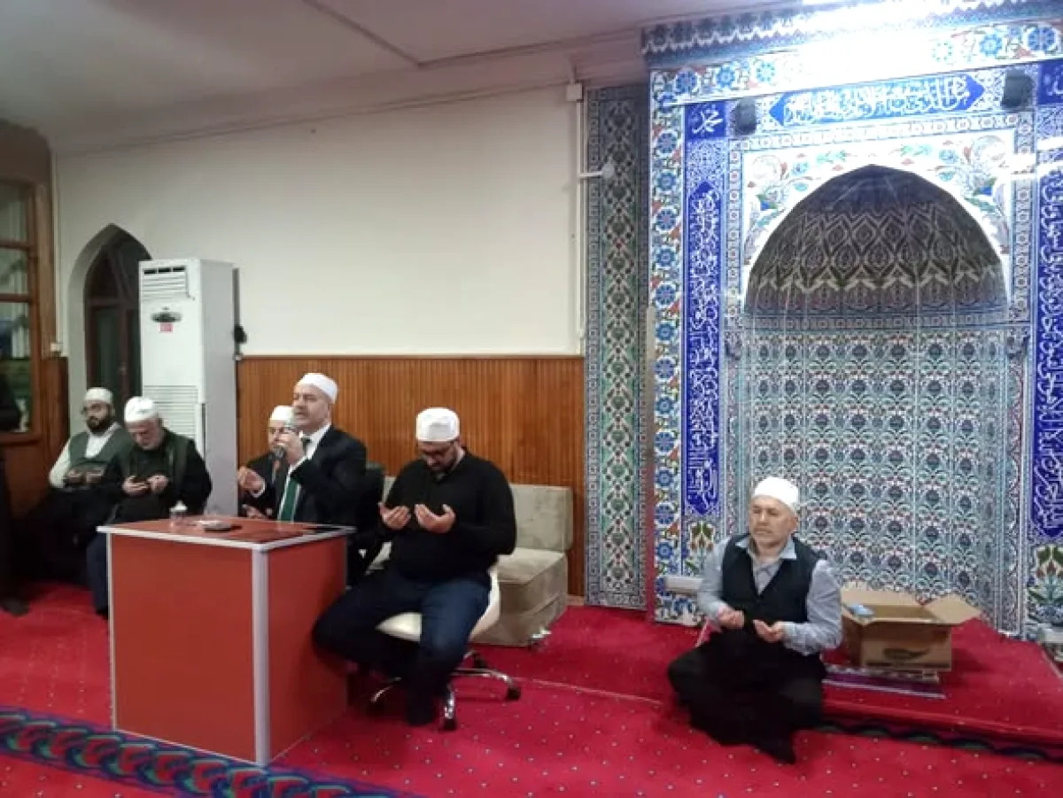 Yeşil Camii Kur'an Kursu'nda Merhum Nihat Yılmaz İçin Hatim Programı Düzenlendi Yeşil Camii Kur'an Kursu'nda Merhum Nihat Yılmaz İçin Hatim Programı Düzenlendi