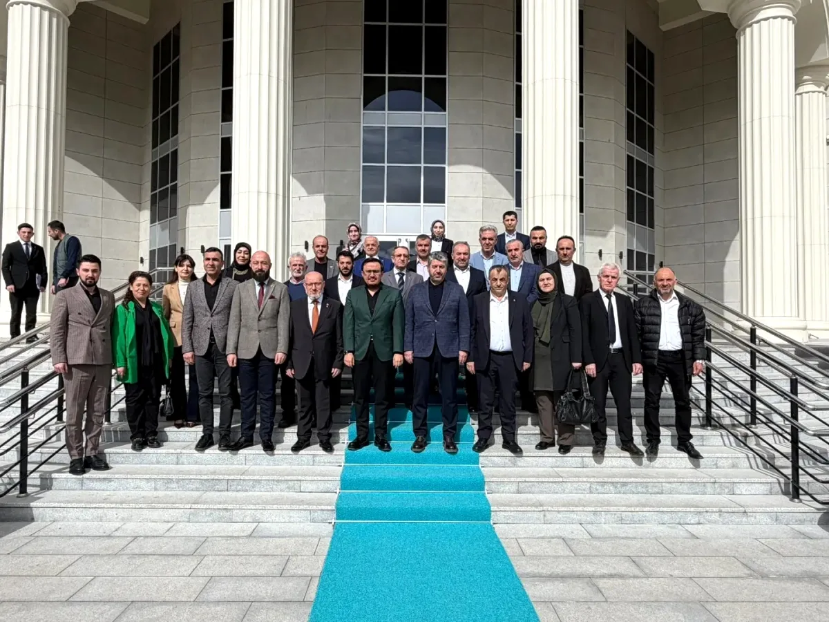 Sincan AK Parti ve Belediye Yönetimi Yeni Hizmet Binasında Buluştu Sincan AK Parti ve Belediye Yönetimi Yeni Hizmet Binasında Buluştu