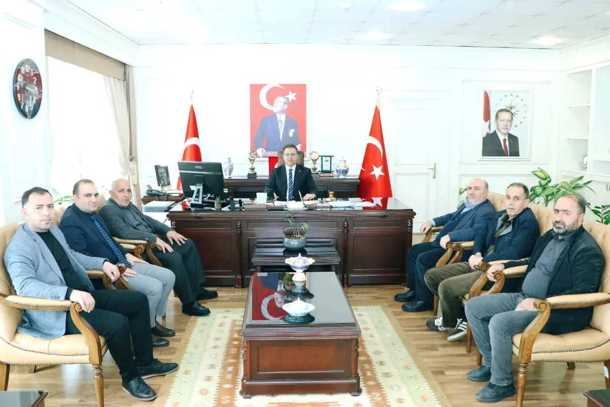 Sancaktepe Kaymakamı'na Yalçınkayalar Derneği Ziyareti Sancaktepe Kaymakamı'na Yalçınkayalar Derneği Ziyareti