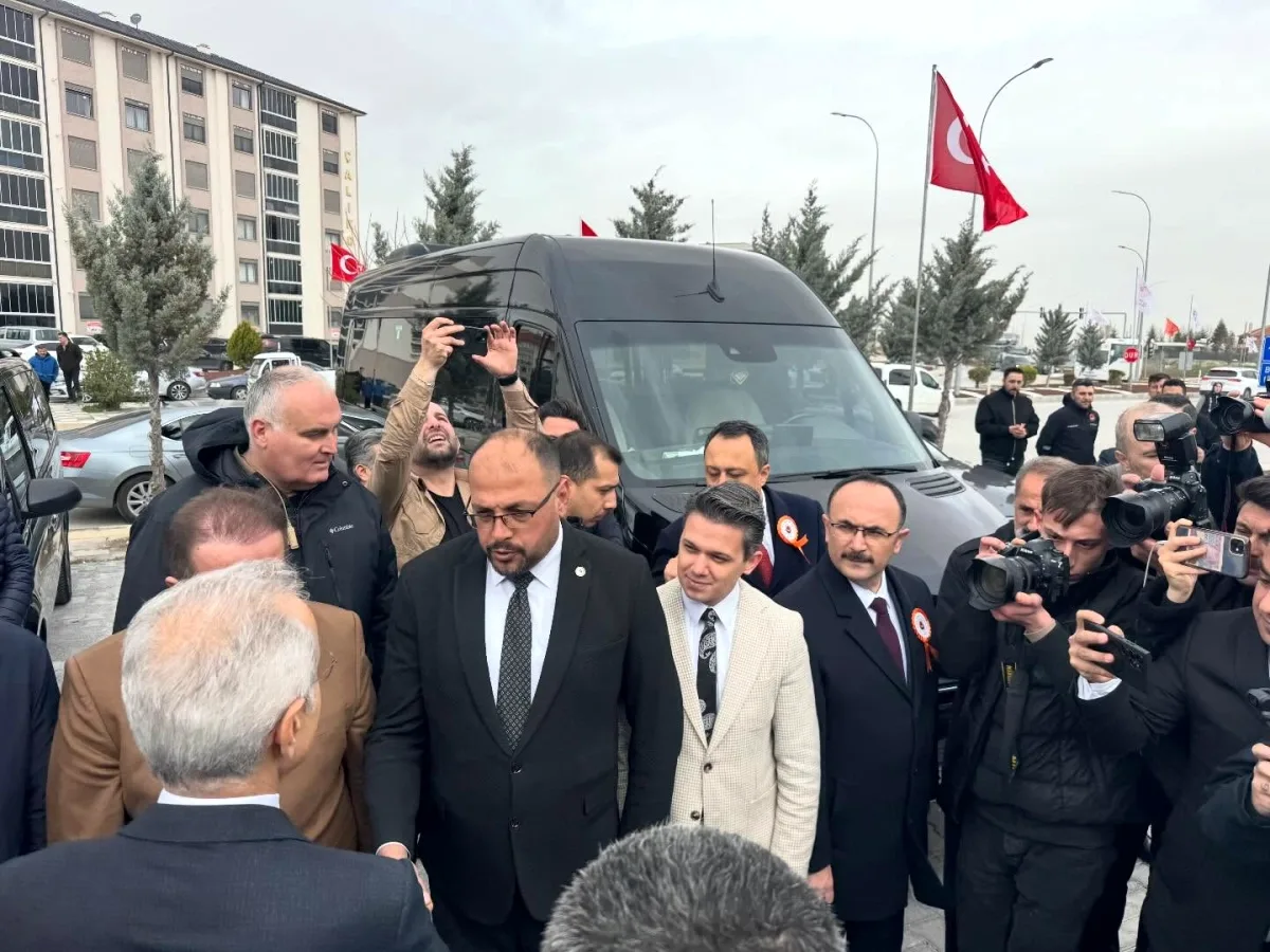 Afyonkarahisar'da Ulaşım Hamlesi: Bakan Uraloğlu'ndan Yol ve Hızlı Tren İncelemesi Afyonkarahisar'da Ulaşım Hamlesi: Bakan Uraloğlu'ndan Yol ve Hızlı Tren İncelemesi