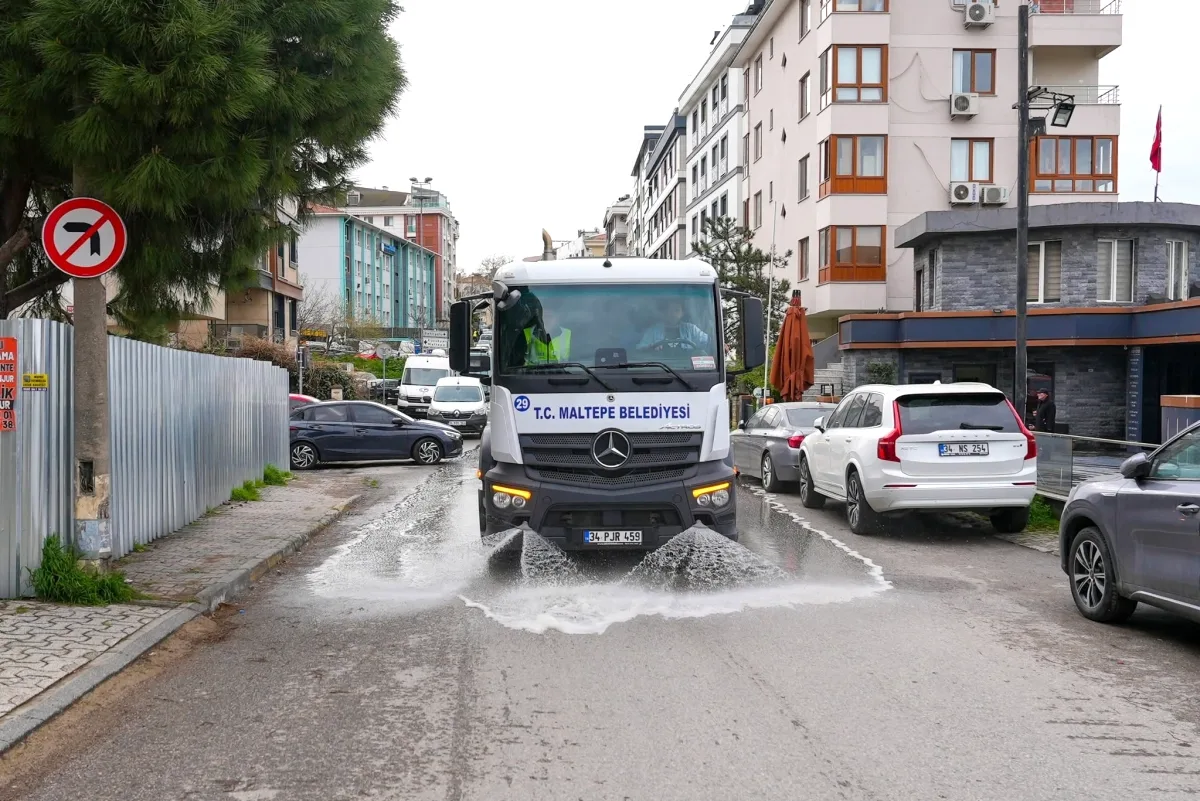 Maltepe'de 18 Mahallede Bahar Temizliği: Altıntepe'de Yoğun Çalışma Maltepe'de 18 Mahallede Bahar Temizliği: Altıntepe'de Yoğun Çalışma