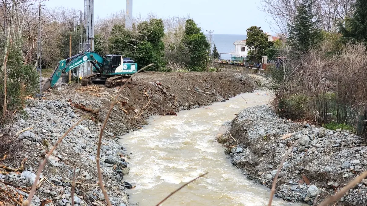 Yalova Esenköy'de Sel Sonrası DSİ Çalışmaları Yerinde İncelendi Yalova Esenköy'de Sel Sonrası DSİ Çalışmaları Yerinde İncelendi