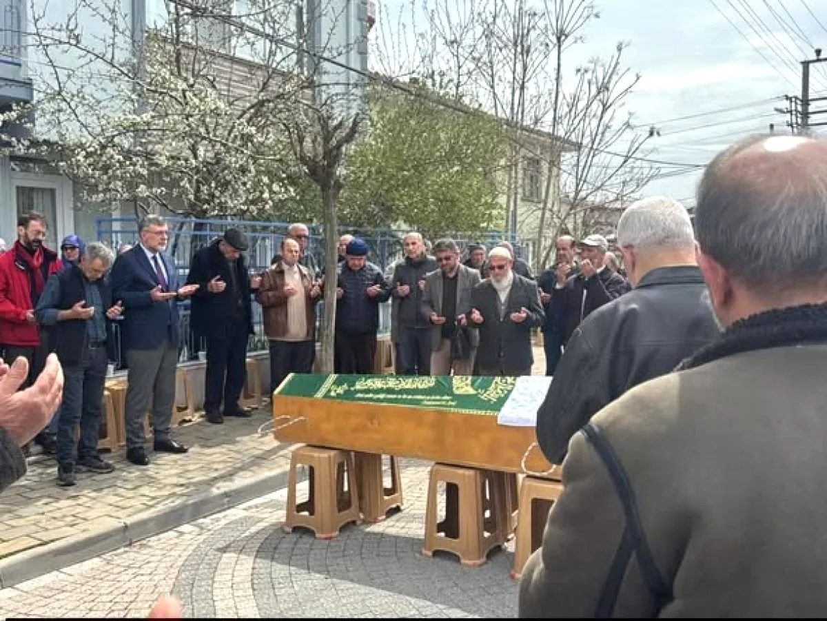 Kepsut'ta 'Hangisi Gerçek' Sahne Alıyor: Sosyal Medya Eleştirisi Kepsut'ta 'Hangisi Gerçek' Sahne Alıyor: Sosyal Medya Eleştirisi