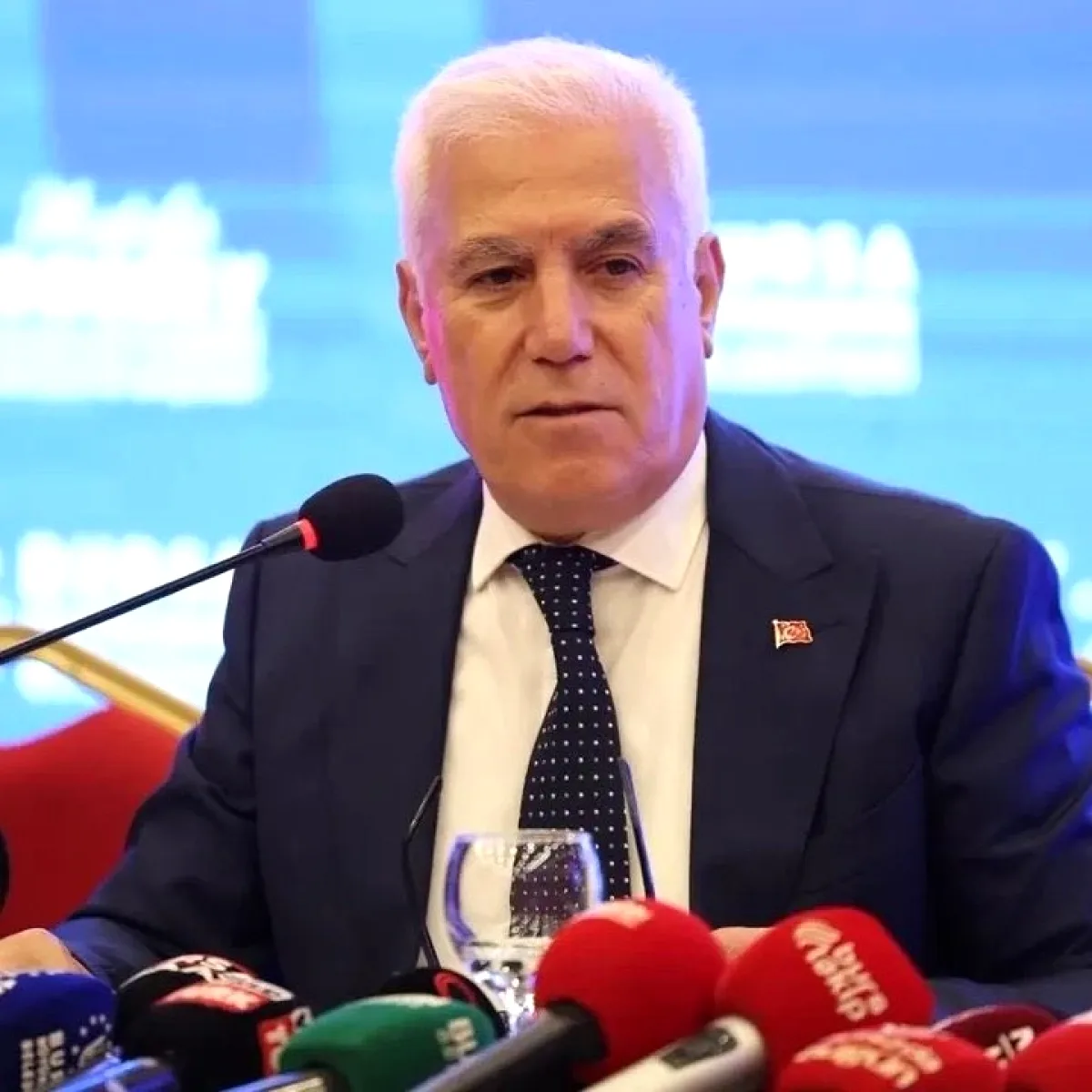 Bursa Tutuklamasına CHP'den Sert Tepki: "Halkın İradesine Darbe" Bursa Tutuklamasına CHP'den Sert Tepki: "Halkın İradesine Darbe"