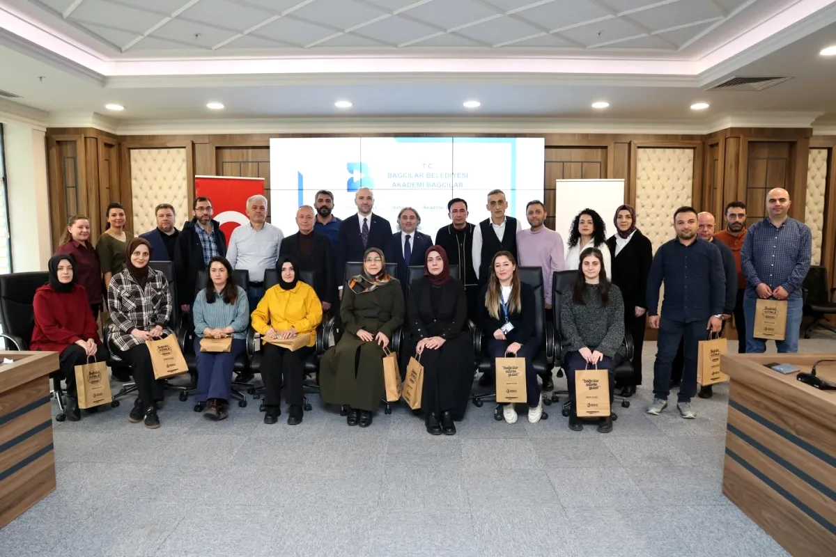 Bağcılar'da Eğitim Başarısı: 20 Çalışana Ödül Gururu Bağcılar'da Eğitim Başarısı: 20 Çalışana Ödül Gururu