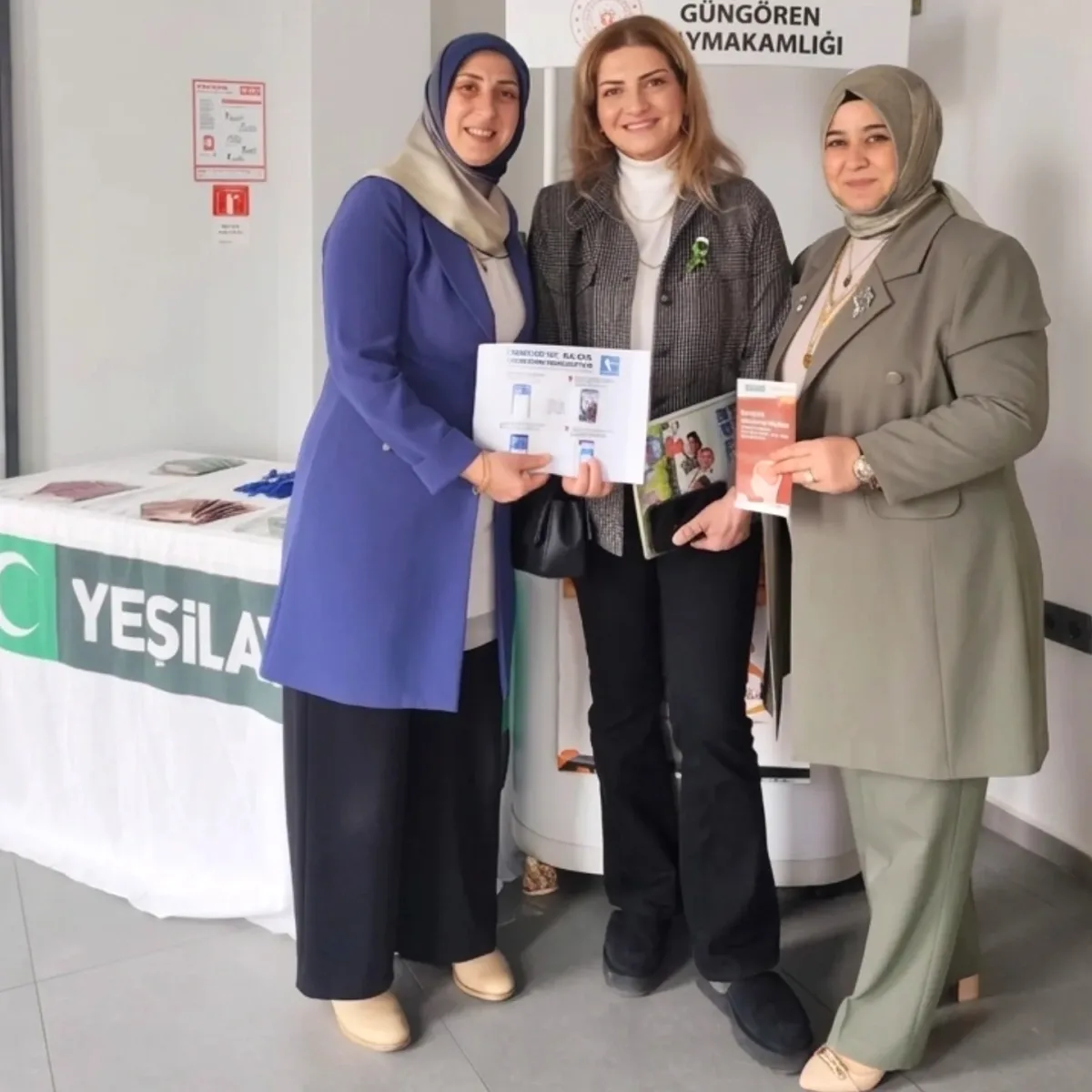 Yeşilay Güngören'den Başhekim Serpil Kaplan Yalçınkaya'ya Teşekkür Yeşilay Güngören'den Başhekim Serpil Kaplan Yalçınkaya'ya Teşekkür