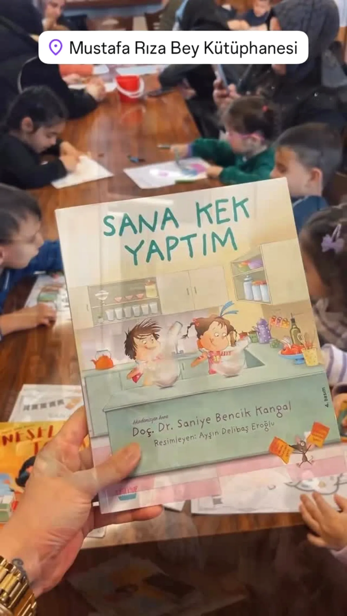 Armutlu'da Minik Eller Kütüphanede Kitap ve Boyama Keyfi Yaşadı Armutlu'da Minik Eller Kütüphanede Kitap ve Boyama Keyfi Yaşadı
