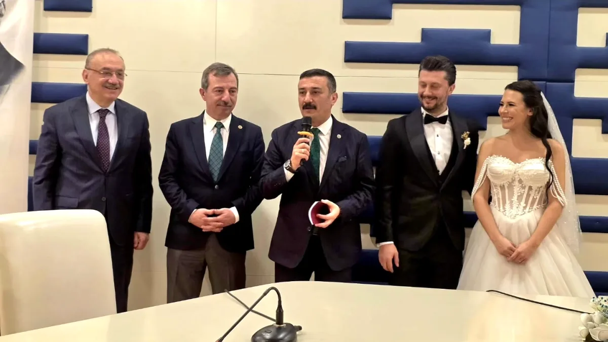 İyi Parti Bursa Milletvekili Yüksel Selçuk Türkoğlu, Nikah Töreninde İyi Parti Bursa Milletvekili Yüksel Selçuk Türkoğlu, Nikah Töreninde