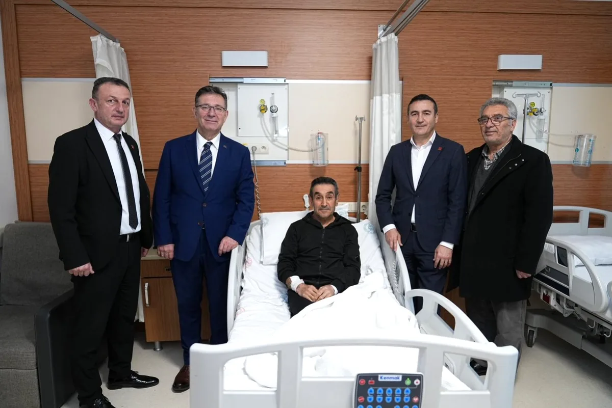 Sarıyer'de Hastane Ziyaretleri: Belediye Başkanı ve CHP Yöneticileri Geçmiş Olsun Dileklerini İletti Sarıyer'de Hastane Ziyaretleri: Belediye Başkanı ve CHP Yöneticileri Geçmiş Olsun Dileklerini İletti