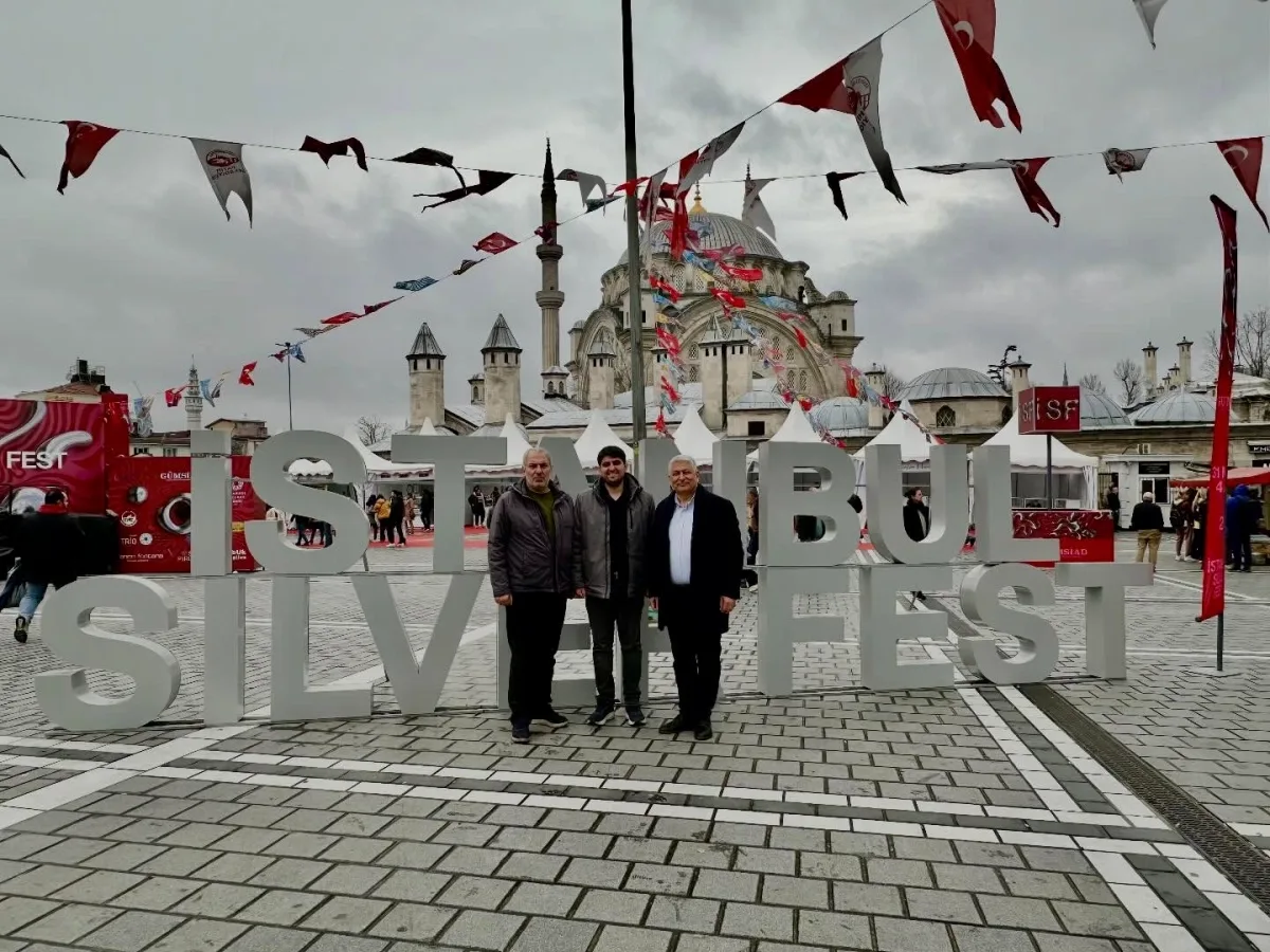 İBB'li Akşahin, Çemberlitaş'taki Gümüş Fuarını Ziyaret Etti İBB'li Akşahin, Çemberlitaş'taki Gümüş Fuarını Ziyaret Etti
