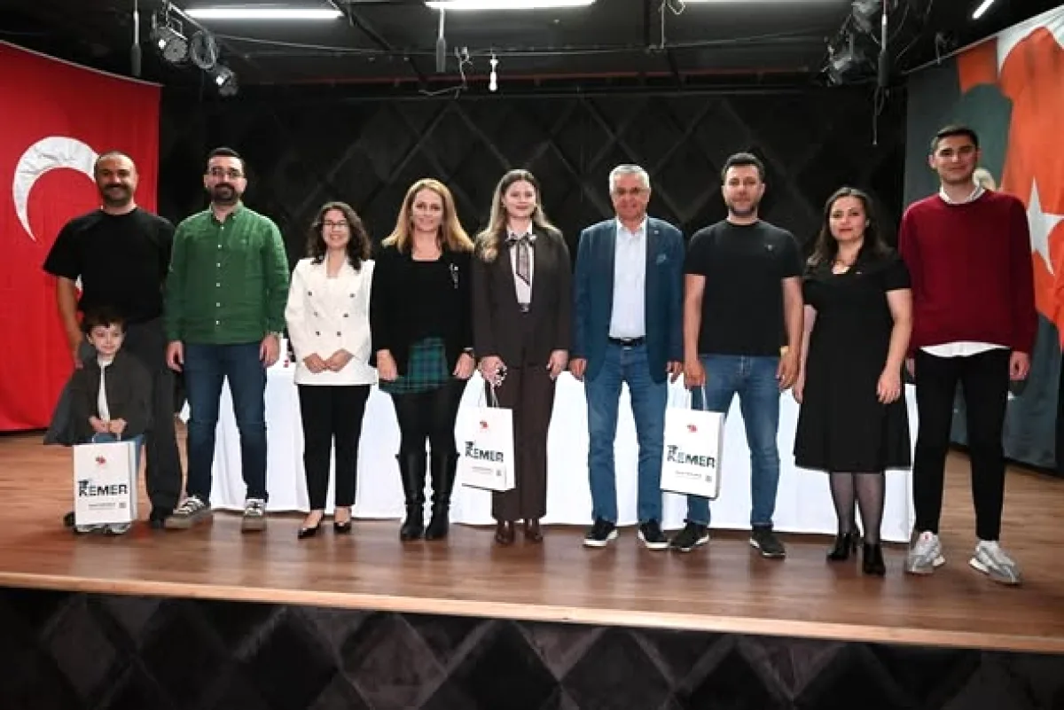 Kemer'de Öğrencilere Mesleki Rehberlik: Kariyer Günleri Düzenlendi Kemer'de Öğrencilere Mesleki Rehberlik: Kariyer Günleri Düzenlendi