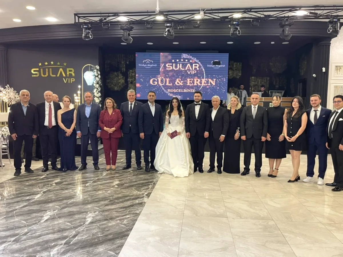 CHP'li Ayhan Barut, Karataş'taki Düğünde Mutluluklarına Ortak Oldu CHP'li Ayhan Barut, Karataş'taki Düğünde Mutluluklarına Ortak Oldu