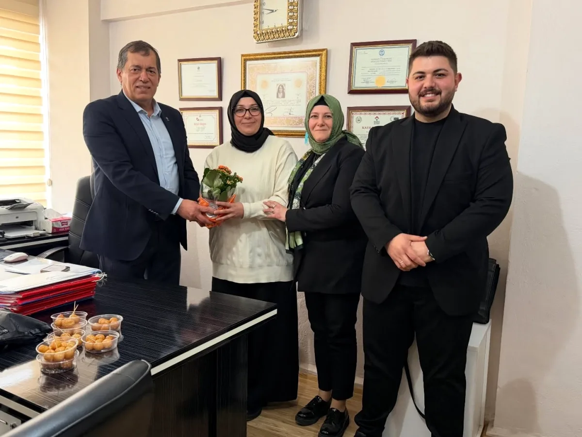 Karamürsel'de Avukatlar Günü'nde Vefa Ziyareti Karamürsel'de Avukatlar Günü'nde Vefa Ziyareti