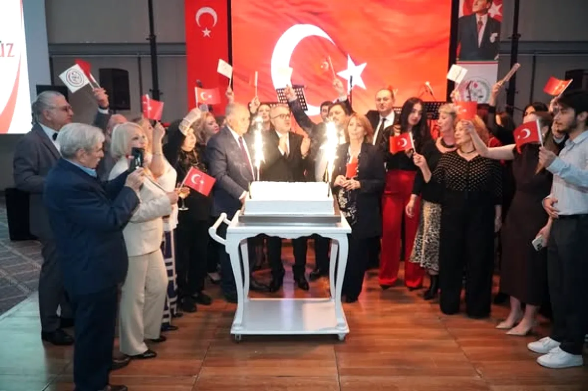 Bursa Barosu Avukatlar Günü Kokteylinde Meslektaşlarını Ağırladı Bursa Barosu Avukatlar Günü Kokteylinde Meslektaşlarını Ağırladı