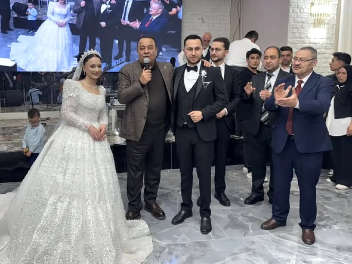 Adnan Beker, Danışmanının Ağabeyinin Düğününde Mutluluk Diledi Adnan Beker, Danışmanının Ağabeyinin Düğününde Mutluluk Diledi