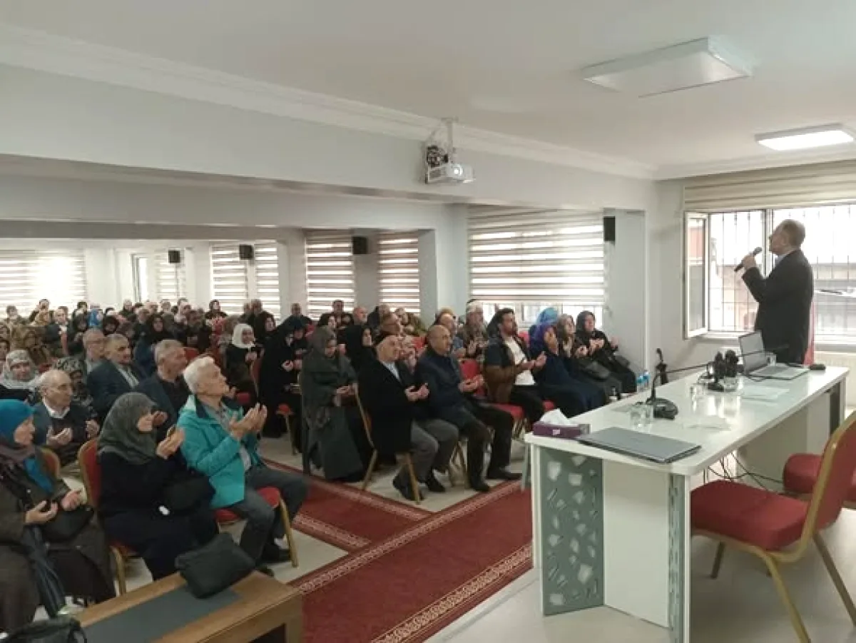 Bayrampaşa'da 2026 Hacı Adayları İçin Eğitim Semineri Tamamlanıyor Bayrampaşa'da 2026 Hacı Adayları İçin Eğitim Semineri Tamamlanıyor