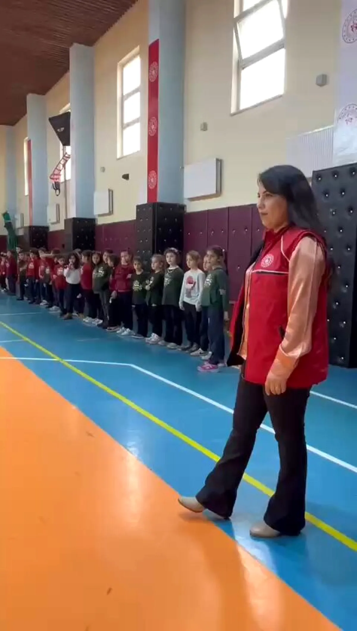 Adana Gençlik Merkezi'nde Bayrak Yarışı Heyecanı Adana Gençlik Merkezi'nde Bayrak Yarışı Heyecanı