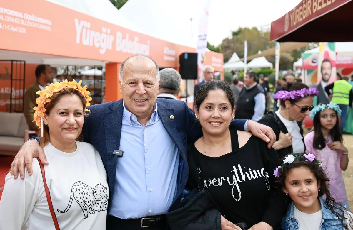 Yüreğir'de Karnaval Coşkusu: Başkan Demirçalı Hemşehrileriyle Buluştu Yüreğir'de Karnaval Coşkusu: Başkan Demirçalı Hemşehrileriyle Buluştu