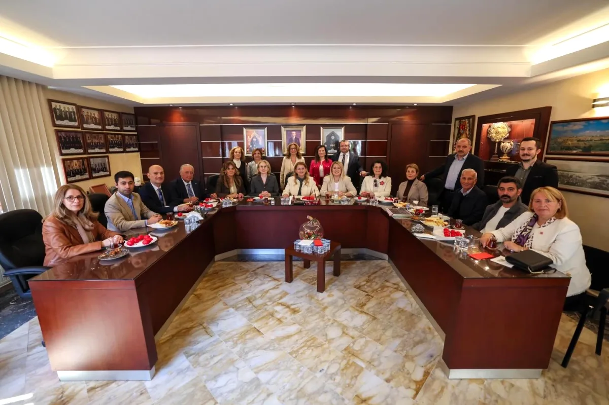 Bakırköy'de Paskalya Kutlamaları: CHP'den Çok Kültürlü Mesaj Bakırköy'de Paskalya Kutlamaları: CHP'den Çok Kültürlü Mesaj