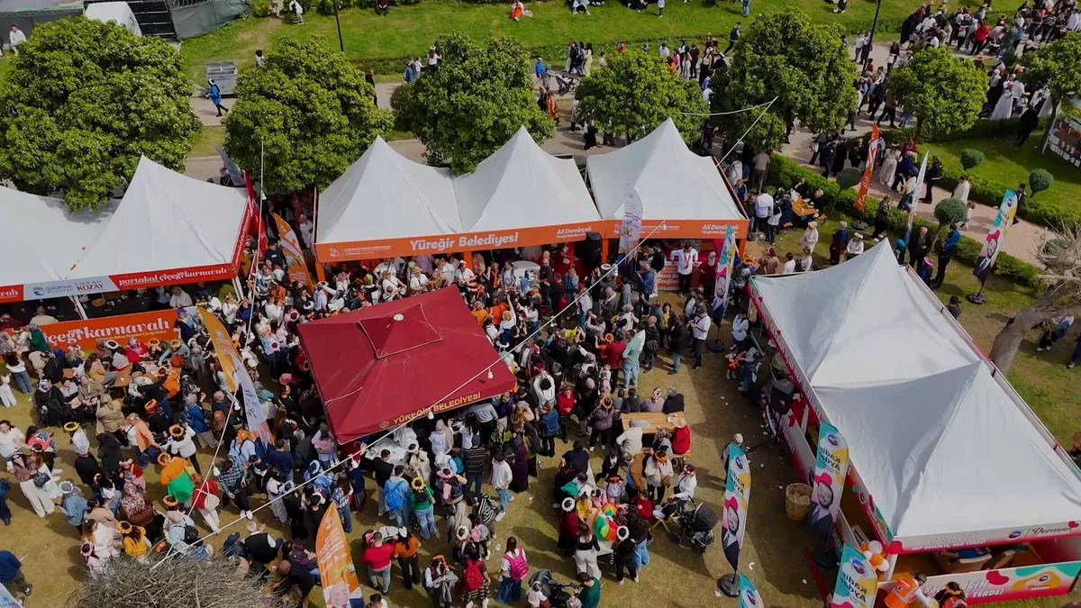 Portakal Çiçeği Karnavalı'nda Yüreğir Standı Coşku Merkezi Oldu Portakal Çiçeği Karnavalı'nda Yüreğir Standı Coşku Merkezi Oldu